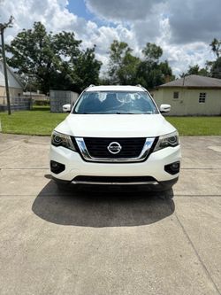 2017 Nissan Pathfinder SV – Clean Title