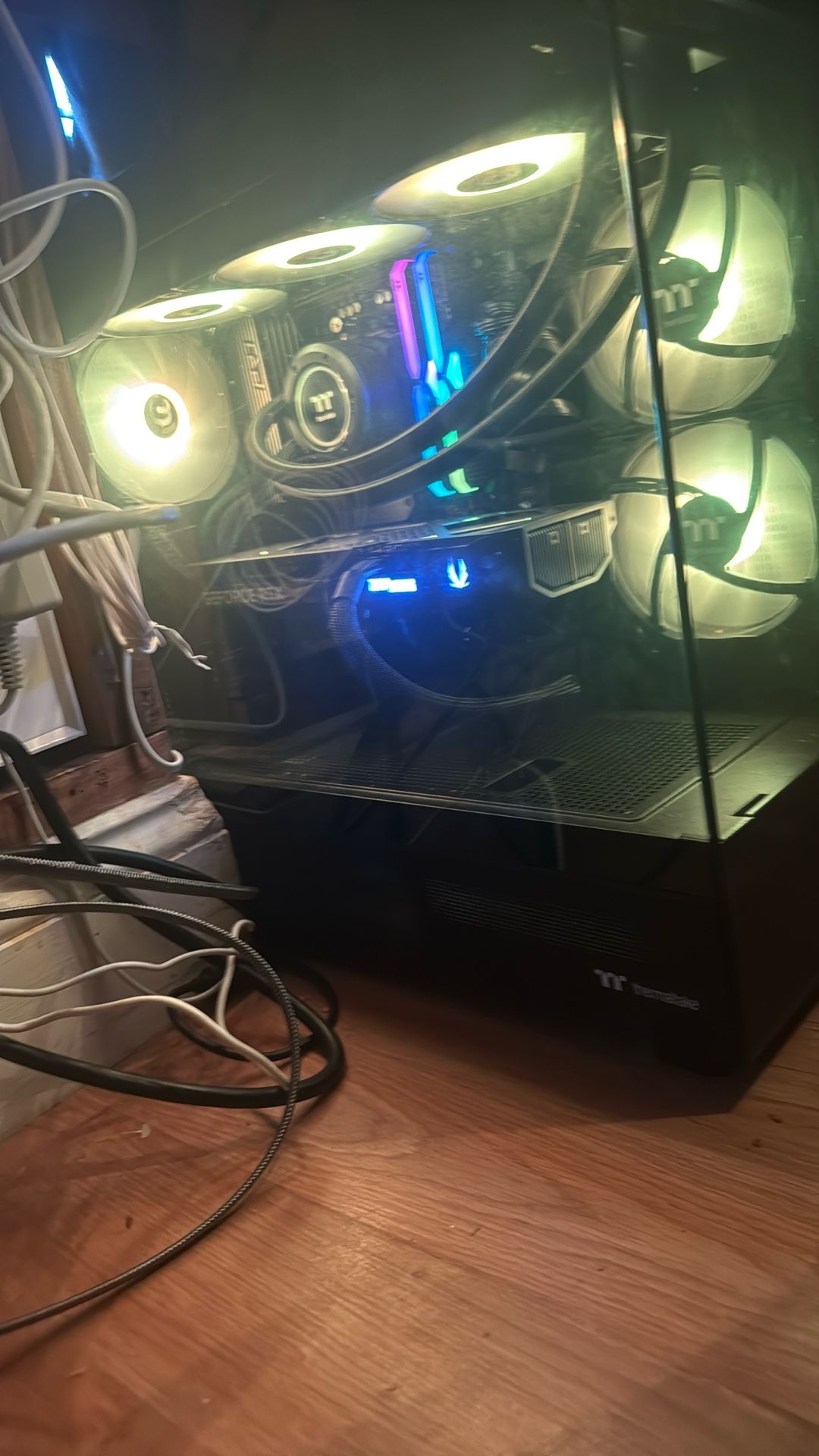 Pc Ryzen™ 7 9800X3D GeForce RTX™ 5070 Ti Plus SteelSeriesTKL Keyboard RazerV3Pro Plus 360hz Monitor