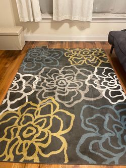 5’ 3” x 7’ 3” Area rug