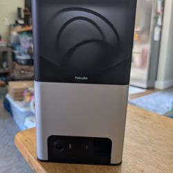 Pet Cube-Auto Feeder W Camera