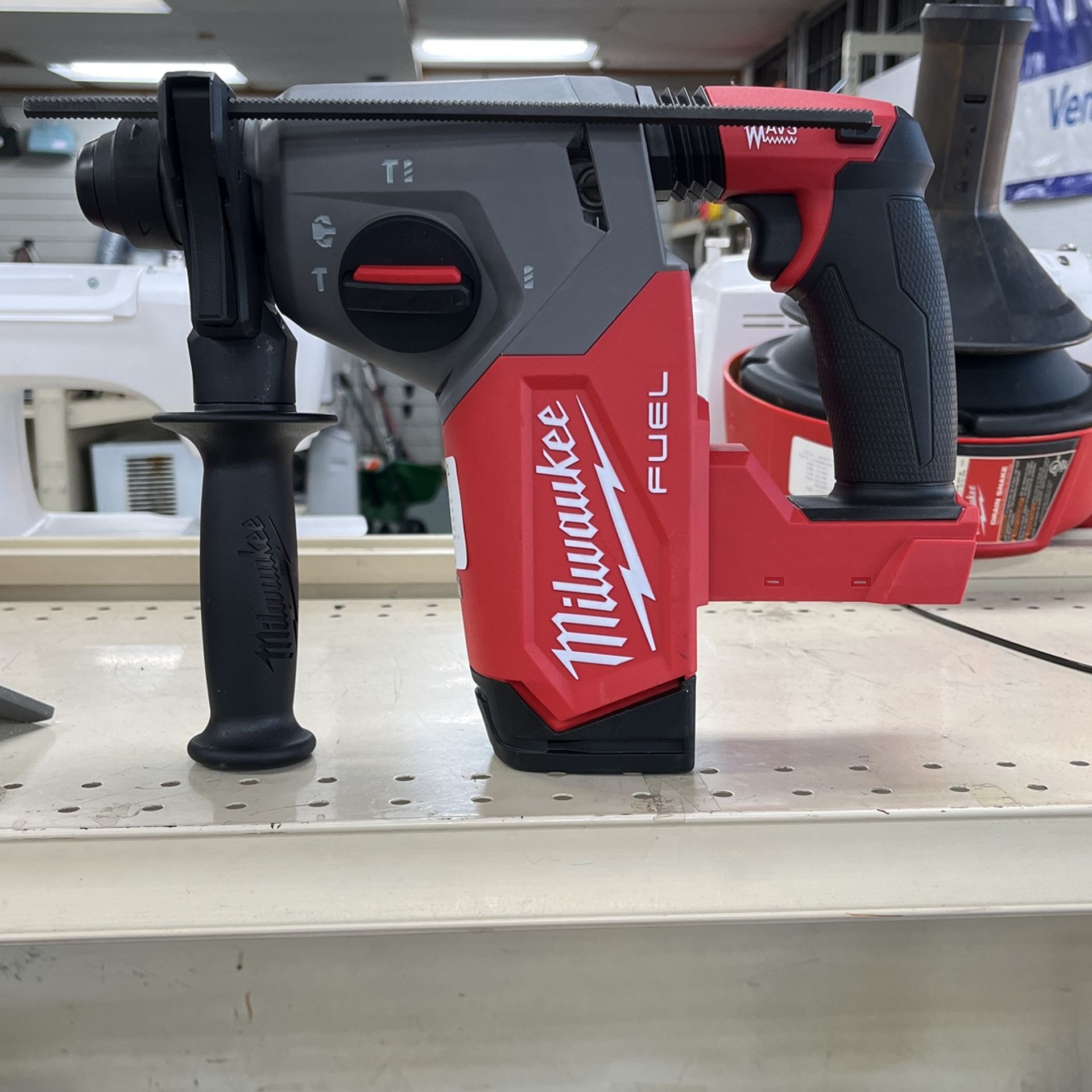 Milwaukee Rotary Hammer Drill With Battery 