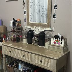 Table and mirror dresser
