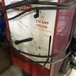 220 Wat Welding Machine In Great Shape 