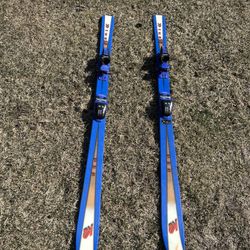 K2 SNOW SKIS *SEND OFFERS*