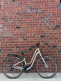 Trek Verve 1 WSD Low-Step Hybrid – Small 13” Comfort Bike