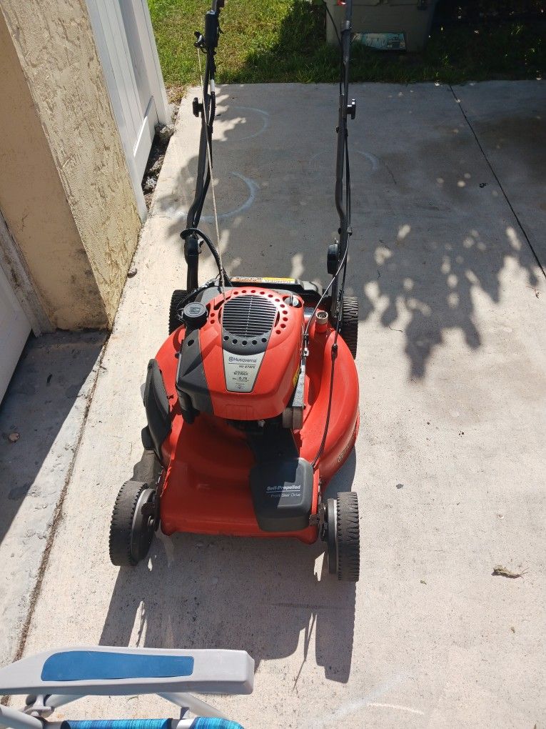 Husqvarna Gas Self Propel Lawn Mower Been Serviced At Shop New Carbarator Like New Its 8 900 Mower 180firm