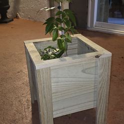 Wood planter box 16x14