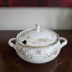 Thun Czechoslovakia porcelain tureen with floral decoration and gold trim.