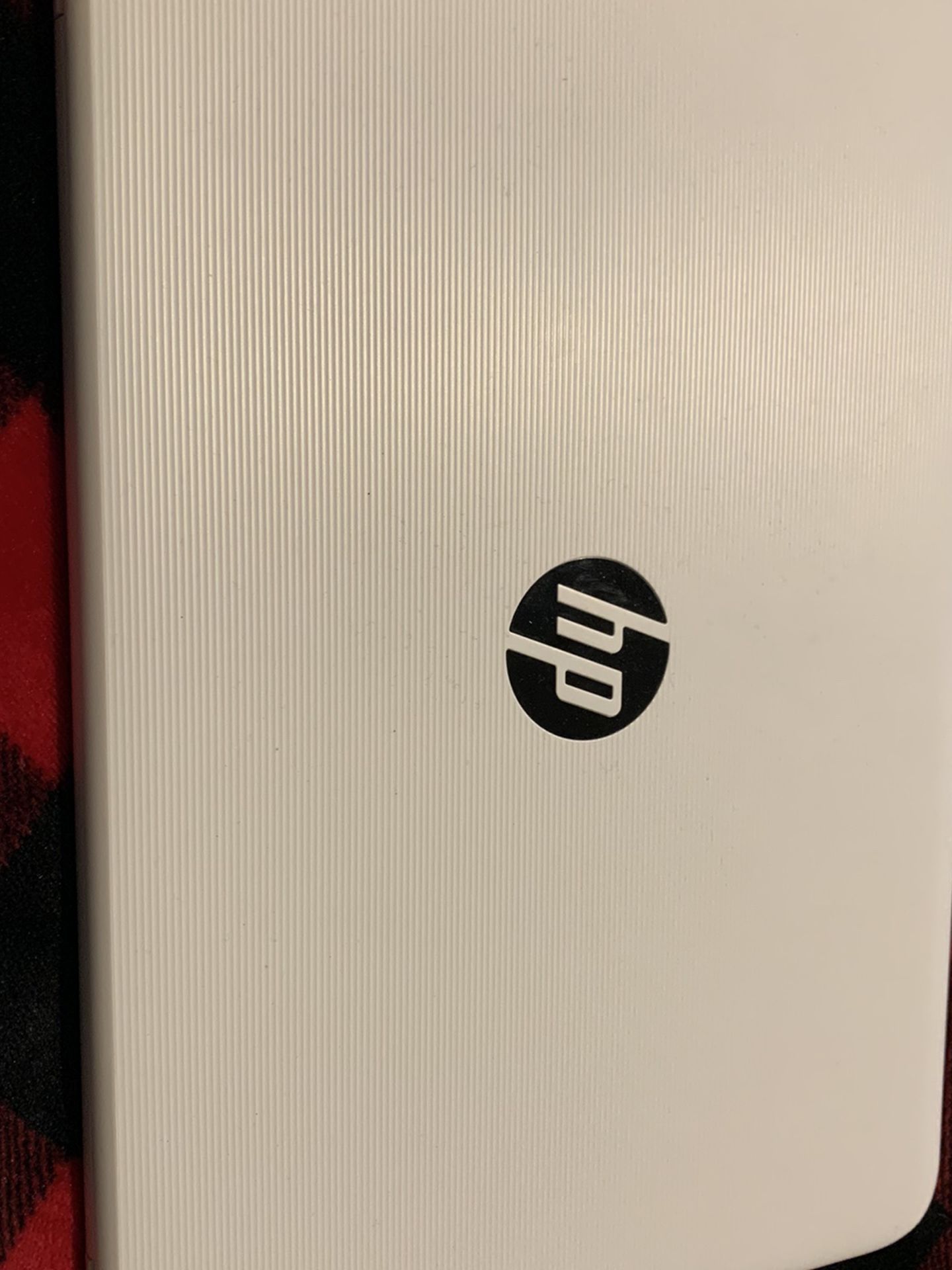 HP STREAM 14" White 4GB Comes With Charger/no Scratches