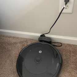 Used Roomba 692 Robot Vacuum