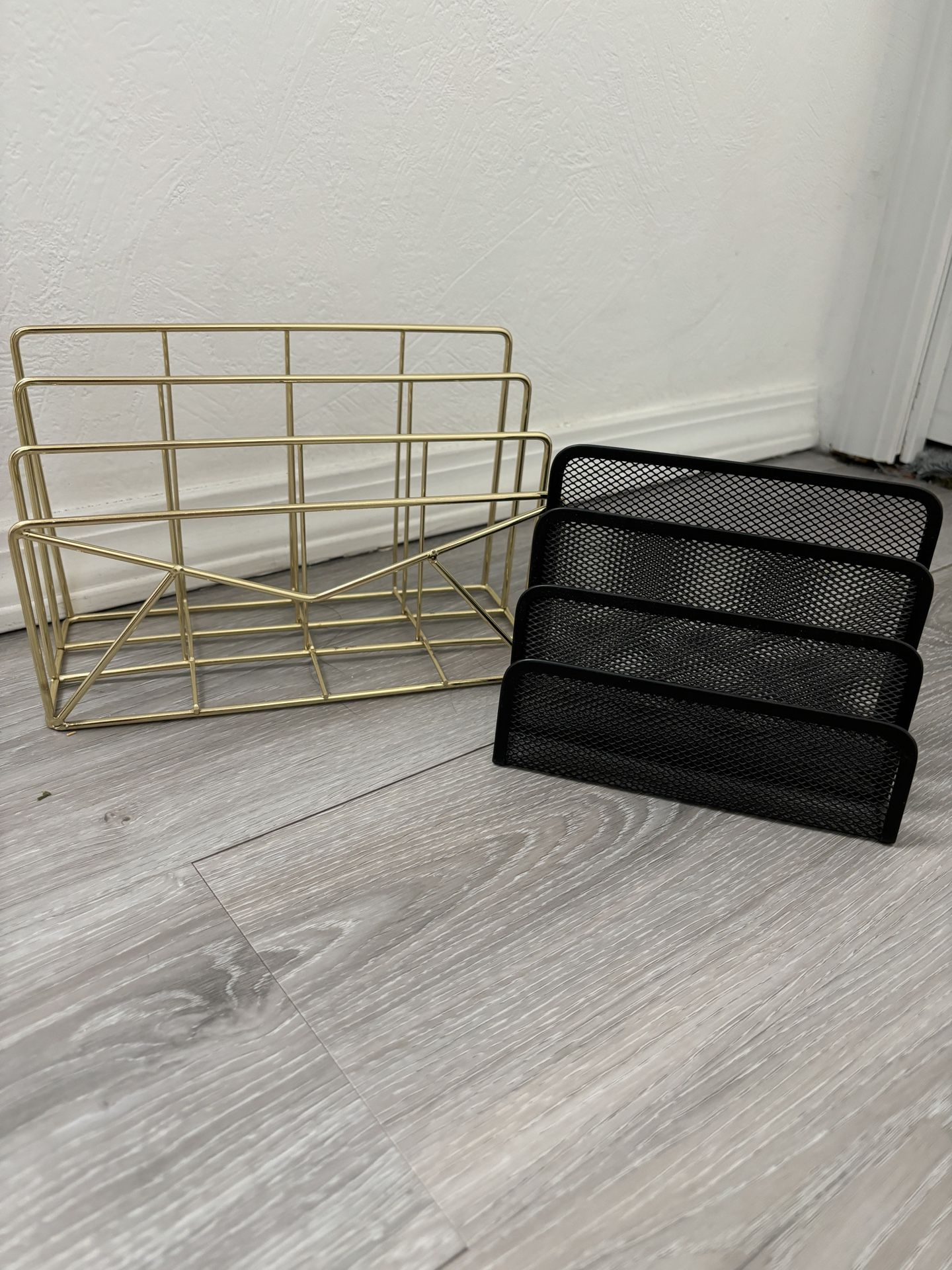 File holder for desk