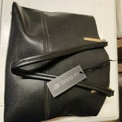 NEW Black Vegan Leather Tote – LA TERRE