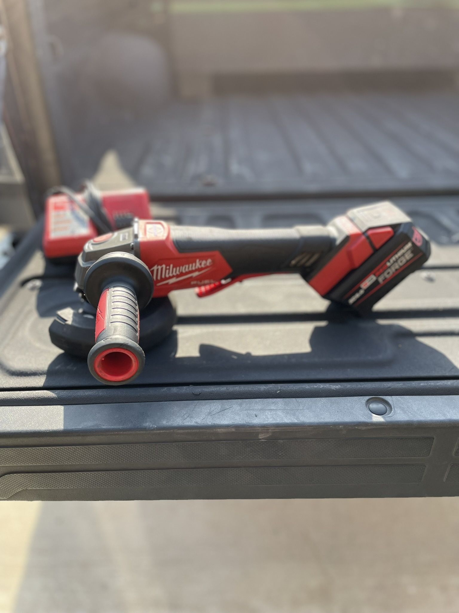 Milwaukee 4-1/2/5” Grinder. Model 2880-20