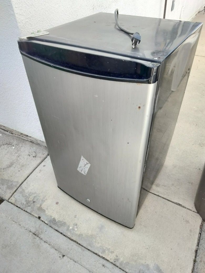 Summerset Mini Fridge 