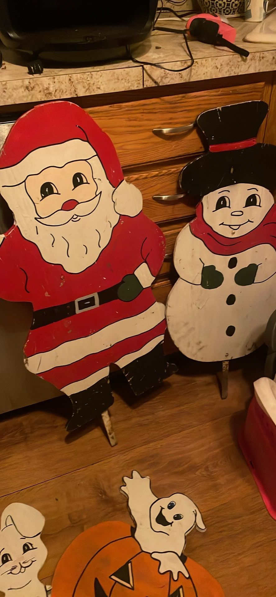 Holiday yard decorations