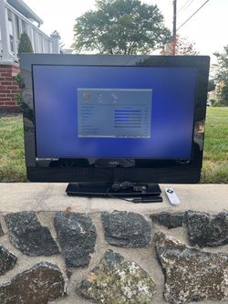 32” Vizio Smart TV with ONN Streaming Stick & Remote