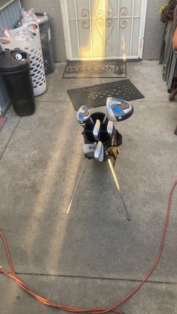 Golf Junior’s RH Wilson w/Confidence Stand Bag