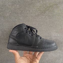 Jordan 1 Mid Black