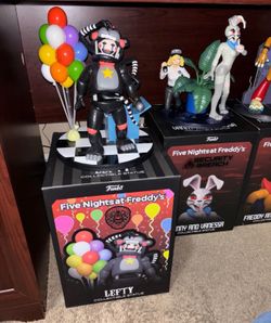 Five nights at Freddy’s Lefty statue