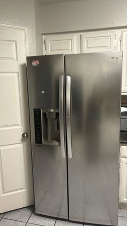 Silver Stainless Steel LG Refrigerator – Great Condition