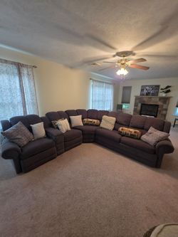 Large Plush Curved Sectional Sofa / Couch (Super Comfortable!)