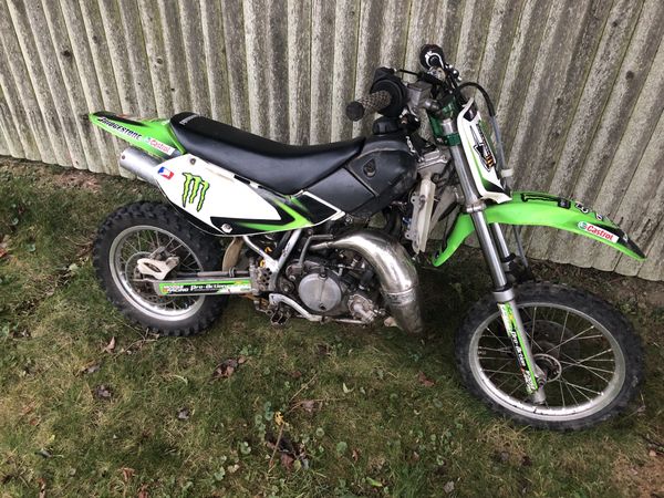 2006 kx65 2stroke 6speed kids race bike, for parts or repair.