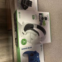 Xbox Controller, Wireless Headphones, 4 Battery Charger