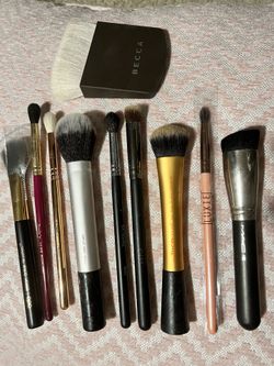 10 Random Makeup Brushes