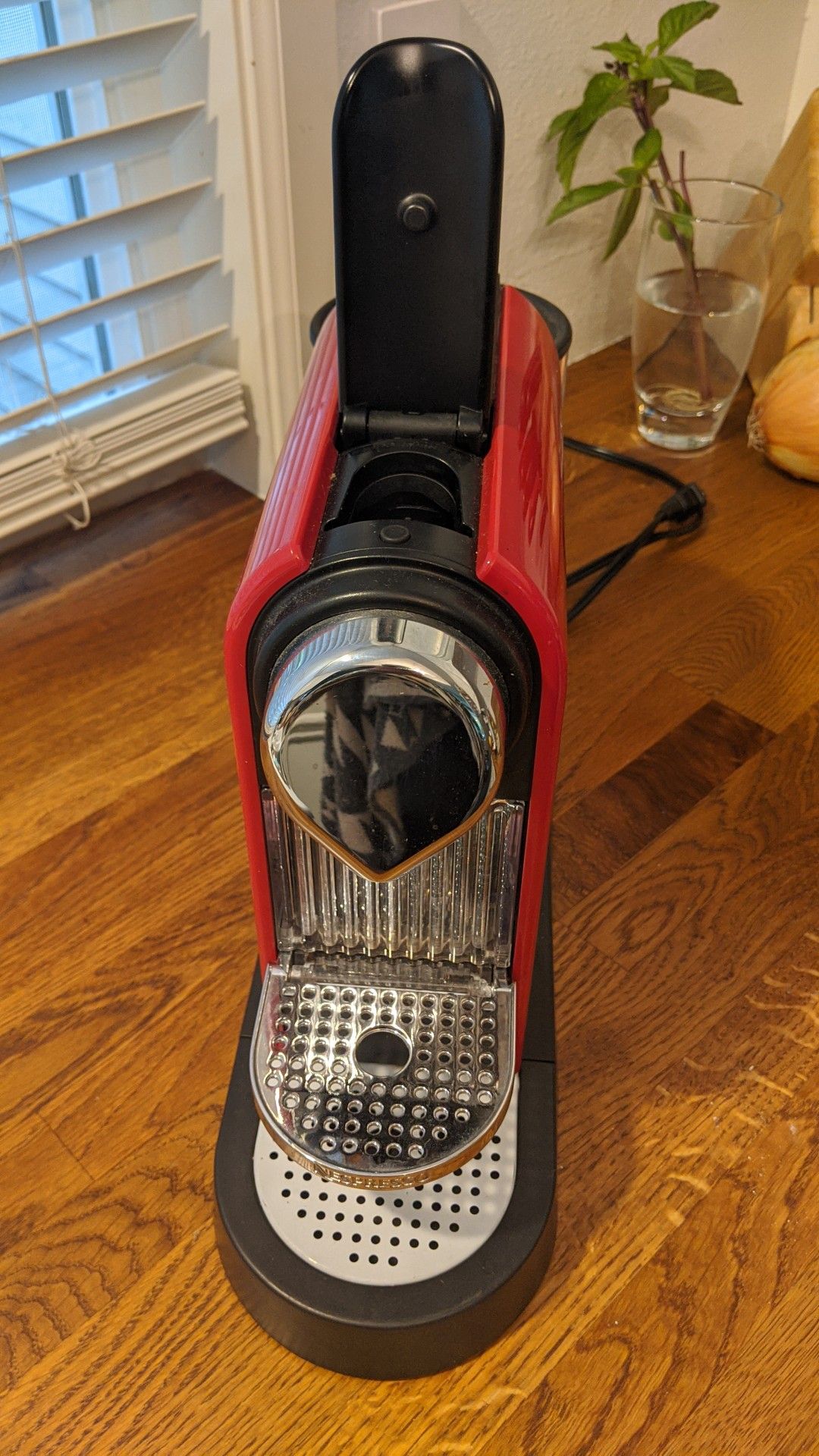 Nespresso C111 Espresso Maker (Red) for Sale in Bellevue, WA OfferUp