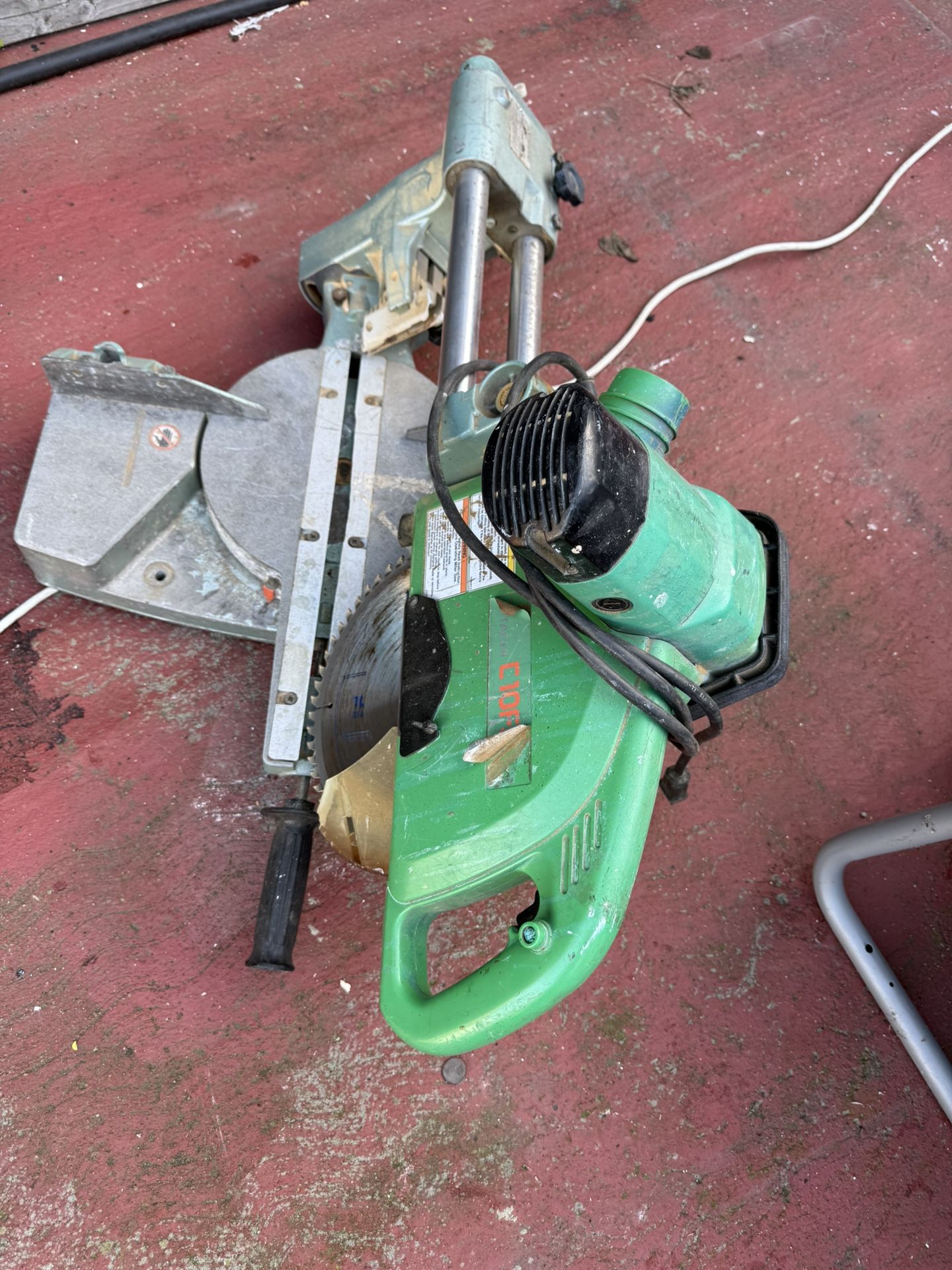 Vendo Sierra Eléctrica En Buenas Condiciones El Disco Es De 12” Pulgadas
