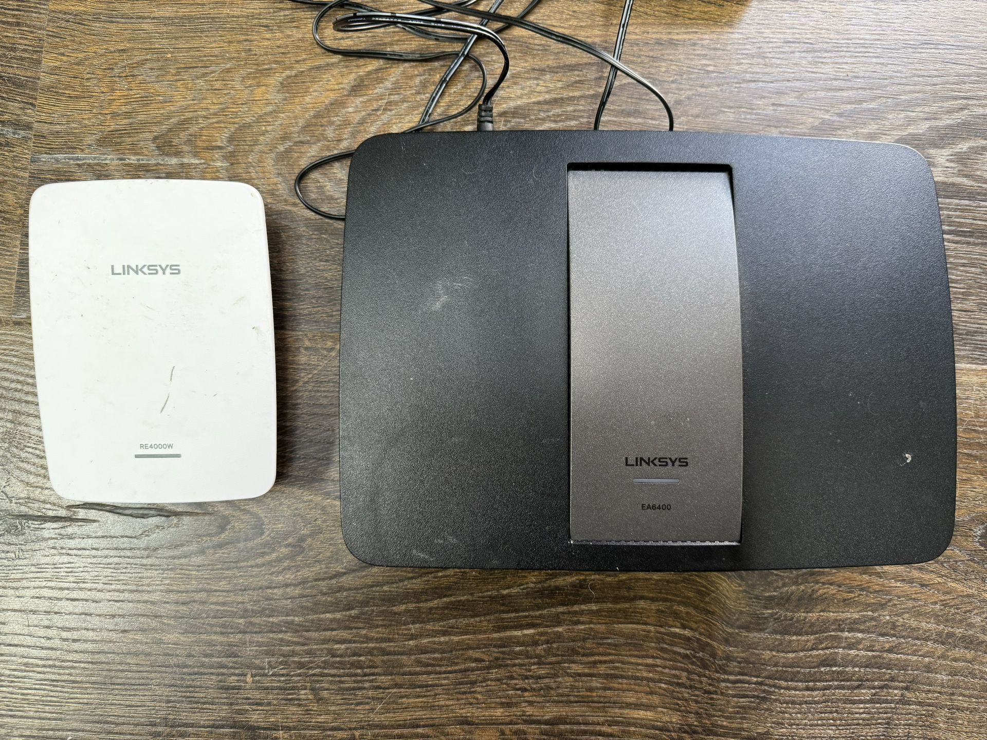 Linksys EA6400 Smart Wi-Fi AC1600 Router with Linksys RE4000W N600 PRO Wi-Fi Range Extender