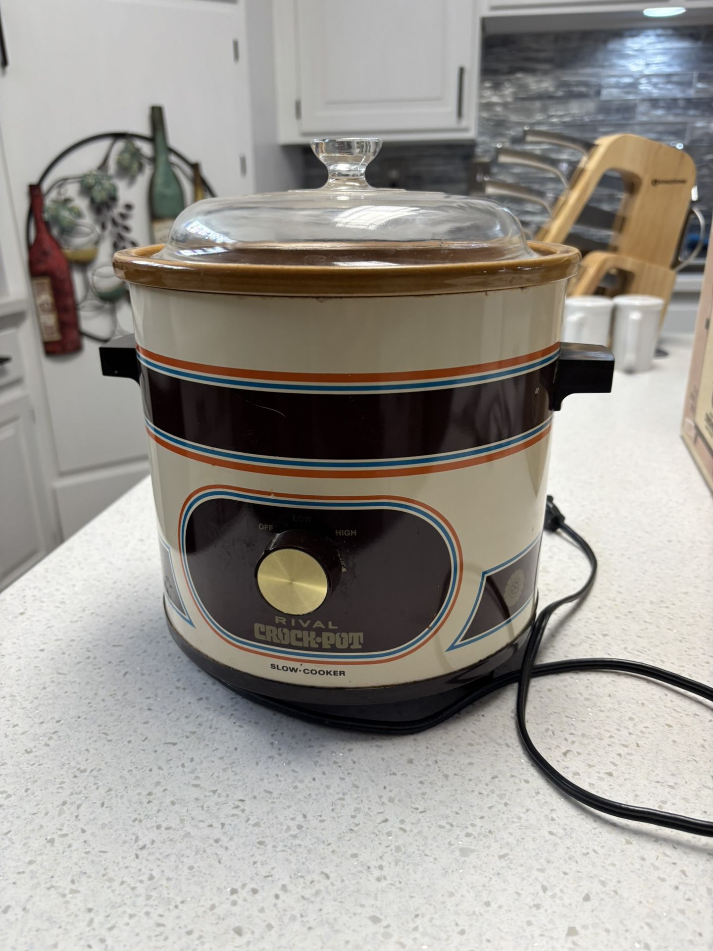 Vintage crockpot in original box. Excellent condition.