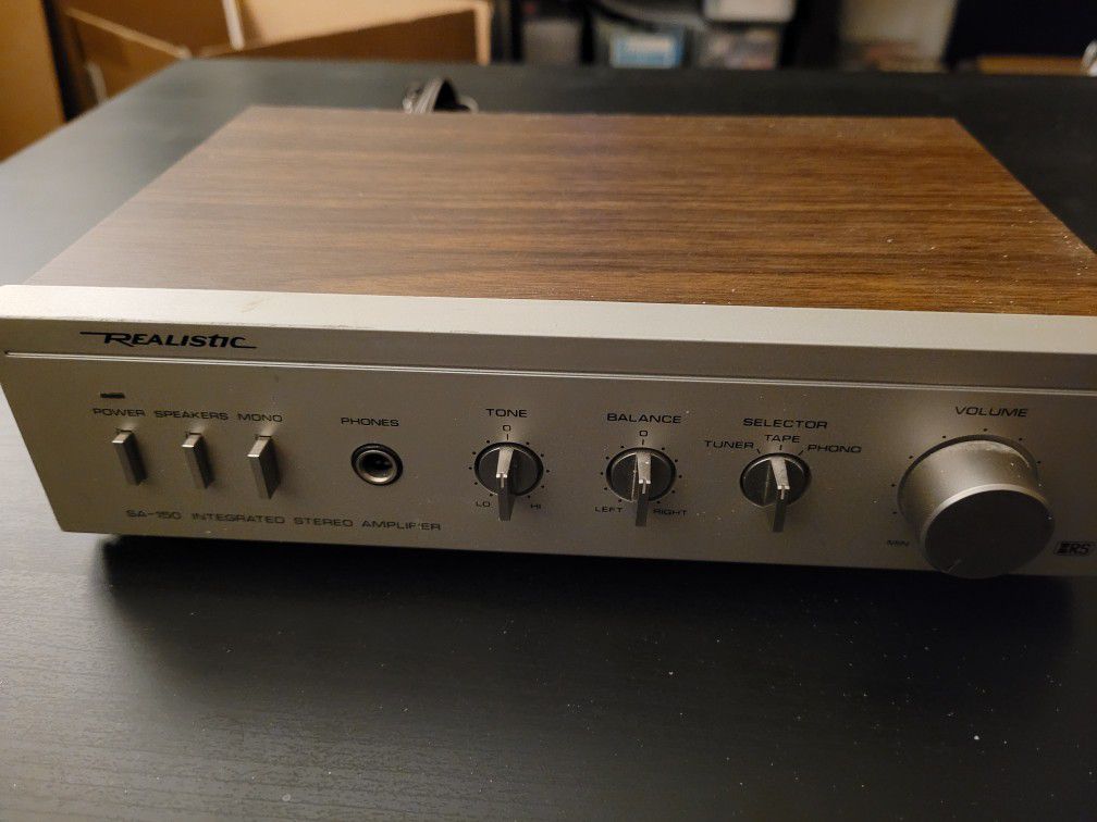 Realistic SA-150 Integrated Stereo Amplifier With Phono Input