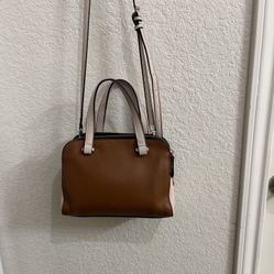 Guess Purse / Great Condition 