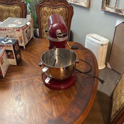 Kitchen aid 6qt Mixer And Accessories 