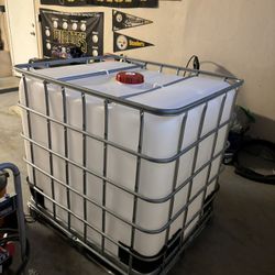 275 Gallon Water Tank 
