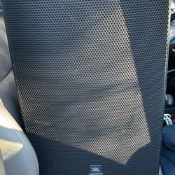 2x JBL Professional EON15 15inch 2 way powered speakers. Very great condition + Bluetooth compatible