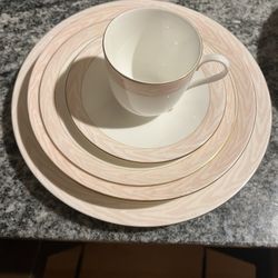 Mikasa Bone China 9 Piece Dinnerware