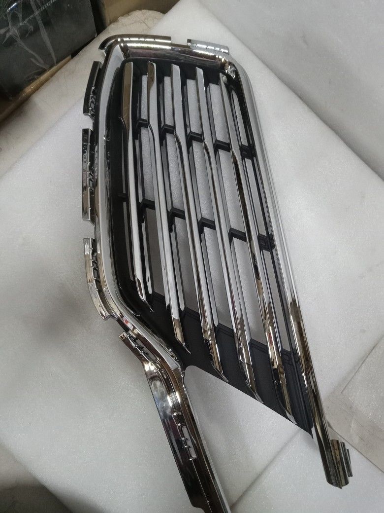 2015---2018 Lincoln MKC Left Side Grill