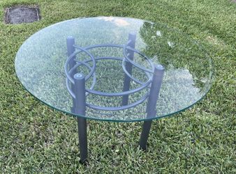 Medal Tempered Glass Dining Table Set