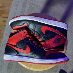 Air Jordan 1 Mid Top