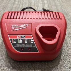 Milwaukee M12 Charger 