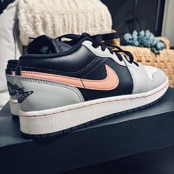 Nike Air Jordan- Women’s 6.5 wire once only read description