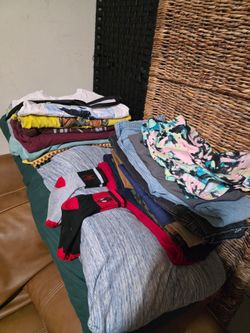 17 pieces of boys clothing - size S