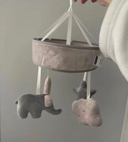Crib mobile