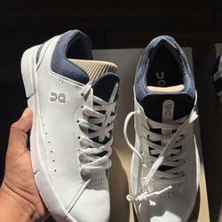 On The Roger Advantage White Midnight 
