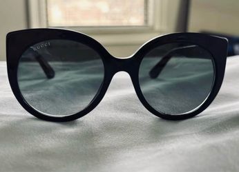 GUCCI CLASSIC WOMENS SHADES $150 OBO
