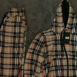 Woman’s plaid  sweatshirt & sweatpants 