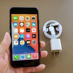 iPhone 7 - UNLOCKED - Like New 