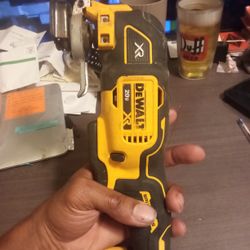 DeWalt (DCs356) Cordless Multi Tool With Battery 